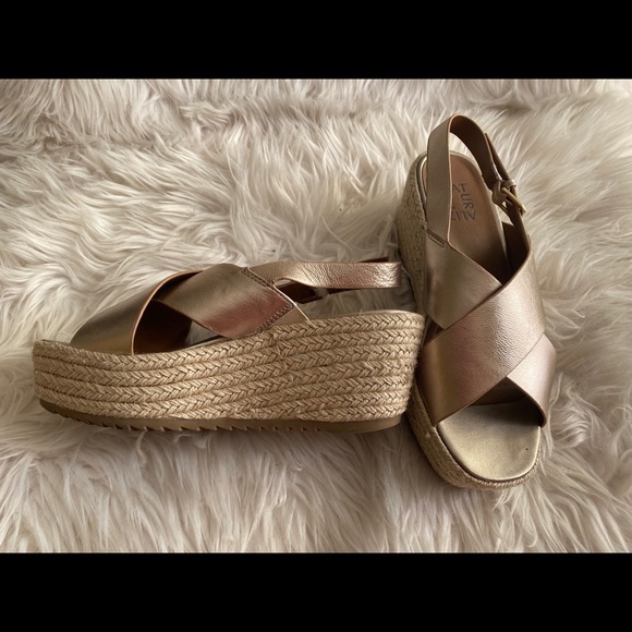 Platform Sandals! - Picture 1 of 4